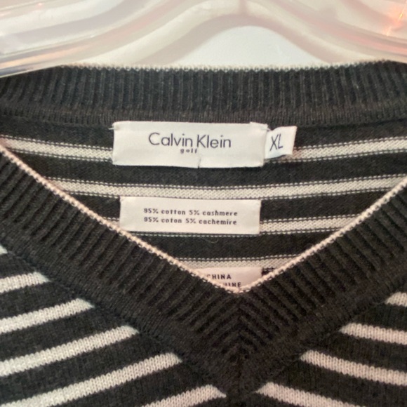 Calvin Klein black and white sweater - Picture 2 of 3
